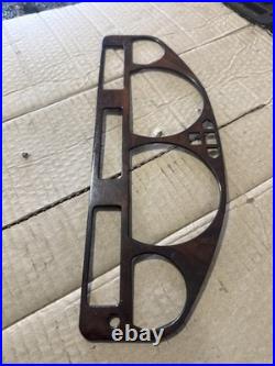 Lot5 RANGE ROVER P38 Walnut Wood Clock Surround Lot5 RANGE ROVER P38 Walnut Wood Clock Surround