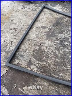 Range Rover P38 Near Side And Off Side Rear Rubber Door Window Seals Pair Ok Range Rover P38 Near Side And Off Side Rear Rubber Door Window Seals Pair Ok